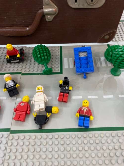 Collection of vintage legos bid for all as seen on pictures on case included!!!!