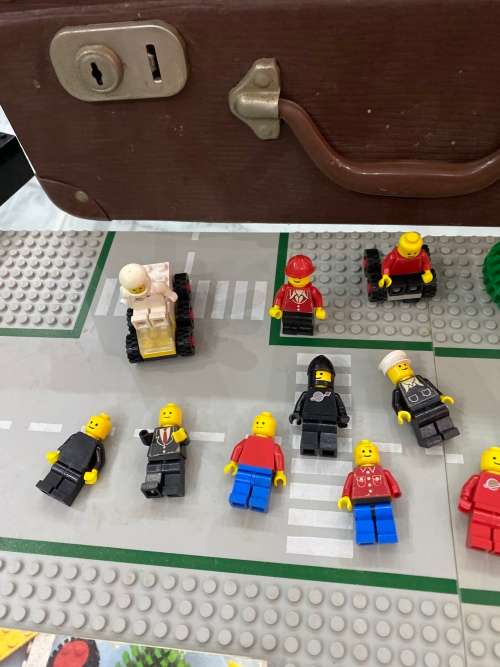 Collection of vintage legos bid for all as seen on pictures on case included!!!!