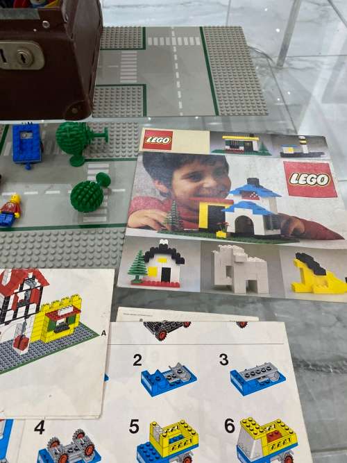 Collection of vintage legos bid for all as seen on pictures on case included!!!!