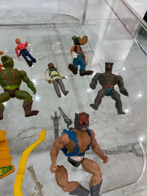 LARGE COLLECTION OF MASTER OF THE UNIVERSE ACTION FIGURES AND SPARES WITH WEAPONS BID FORL ALL!!