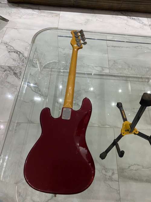 LARGE ELECTRICAL GUITAR NOT WORKING NEEDS TO BE RESTORED COMES WITH STAND !!