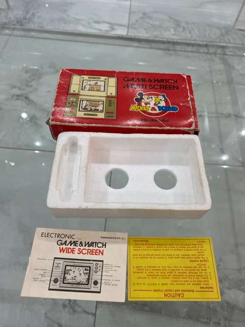 Mickey  and Donald  Nintendo game and watch box only !!!