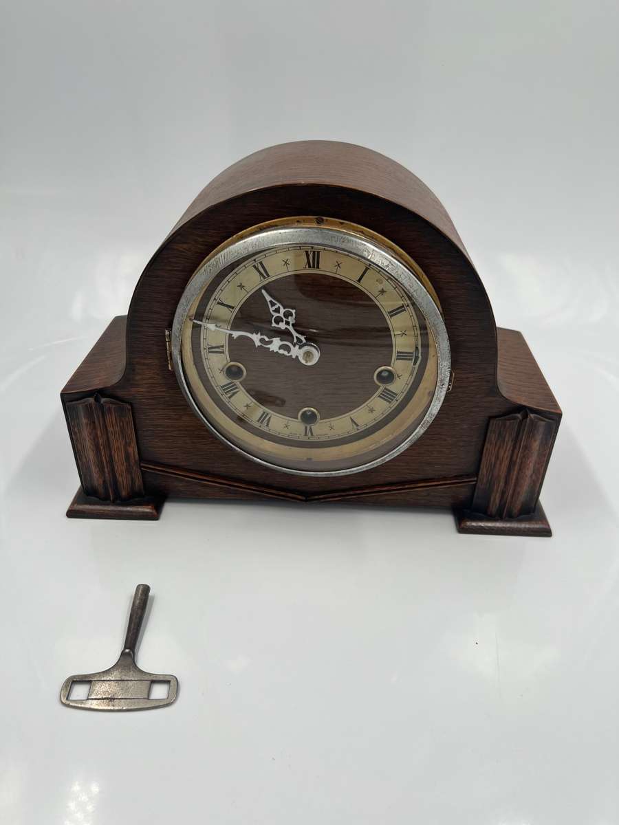 VINTAGE MANTLE CLOCK WITH KEY NOT TESTED MADE IN ENGLAND COMPLETE!!!!