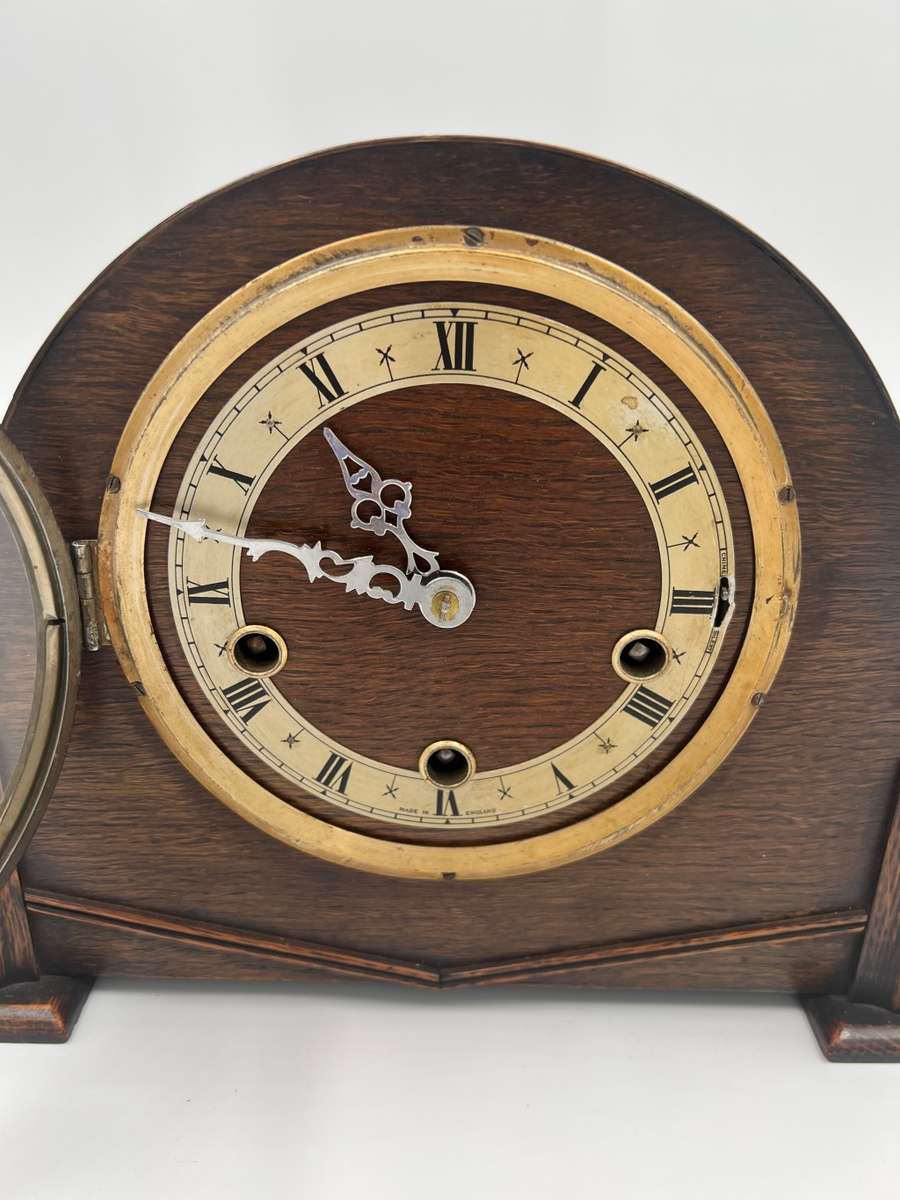 VINTAGE MANTLE CLOCK WITH KEY NOT TESTED MADE IN ENGLAND COMPLETE!!!!