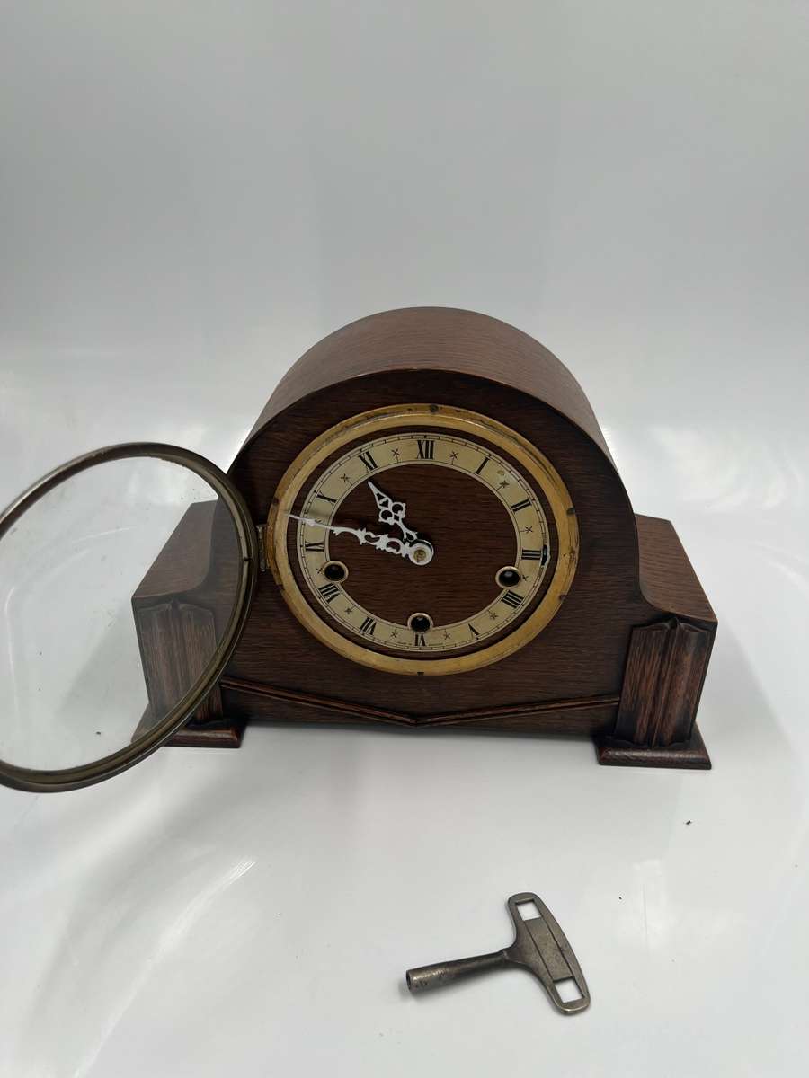 VINTAGE MANTLE CLOCK WITH KEY NOT TESTED MADE IN ENGLAND COMPLETE!!!!