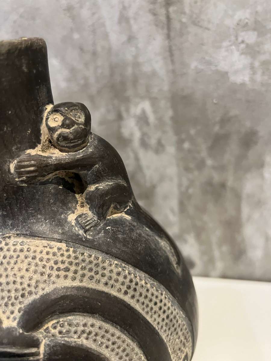 Highly detailed grey vase has chip on rim as show on picture 21CM tall !!!!