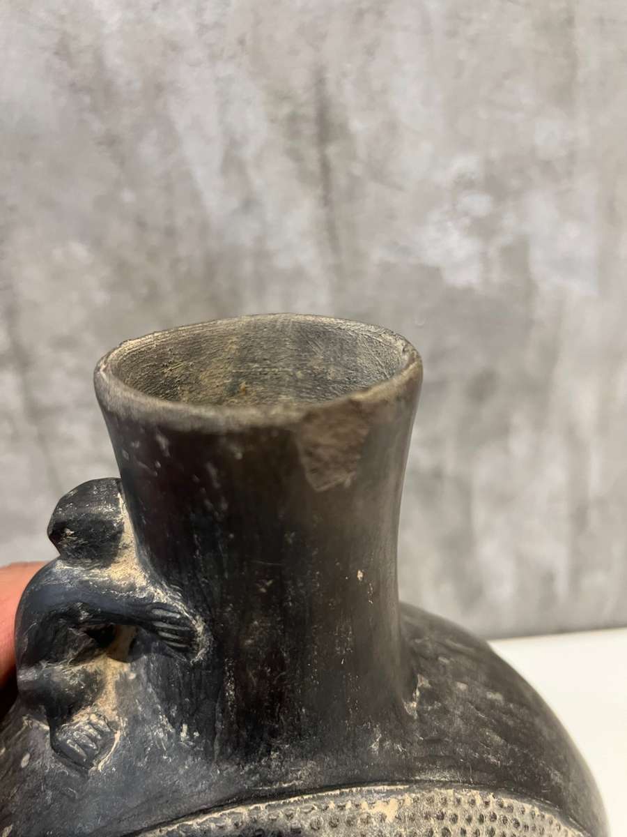 Highly detailed grey vase has chip on rim as show on picture 21CM tall !!!!