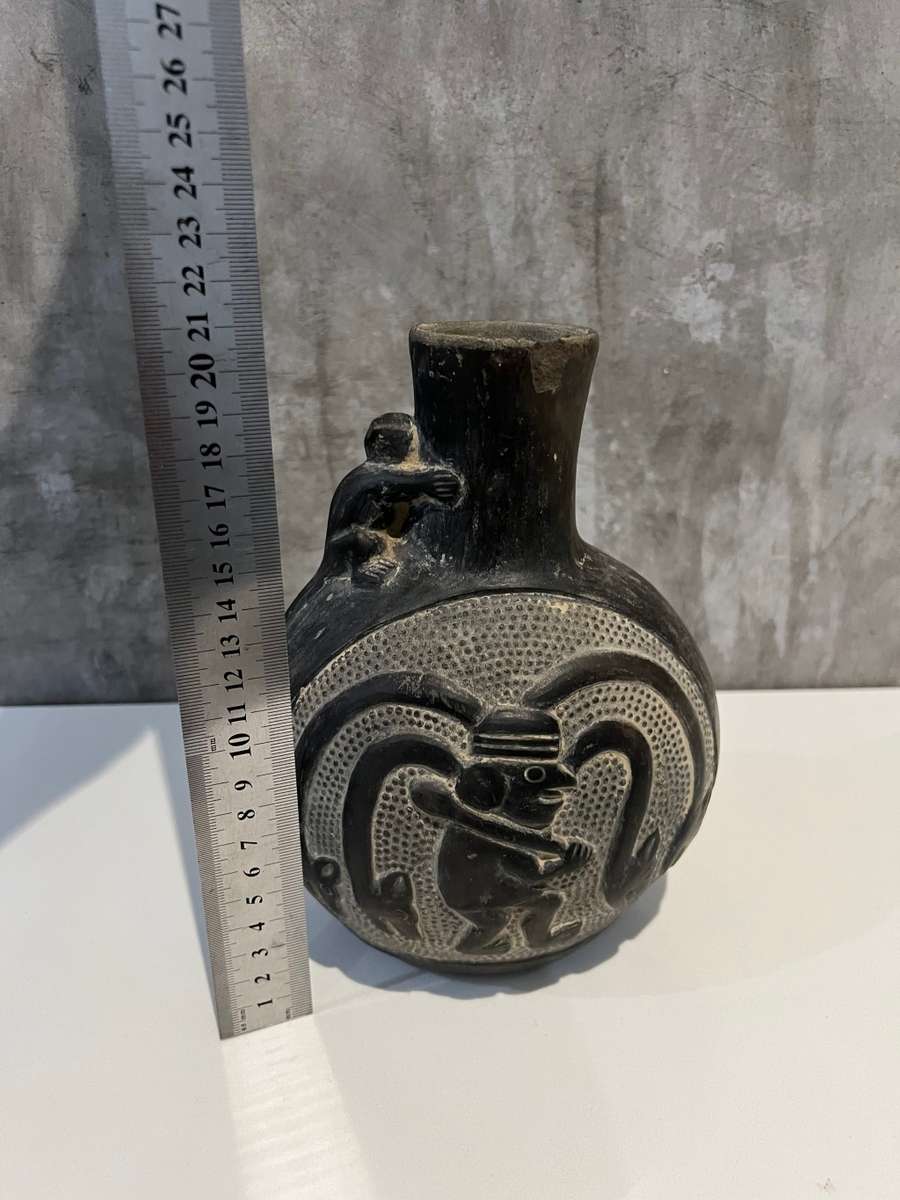 Highly detailed grey vase has chip on rim as show on picture 21CM tall !!!!