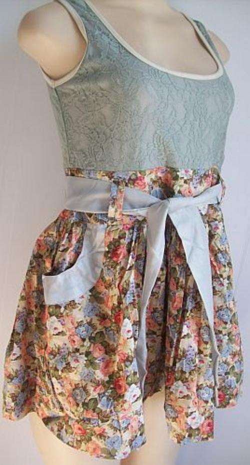 Trendy Short Floral Dress. Size 36