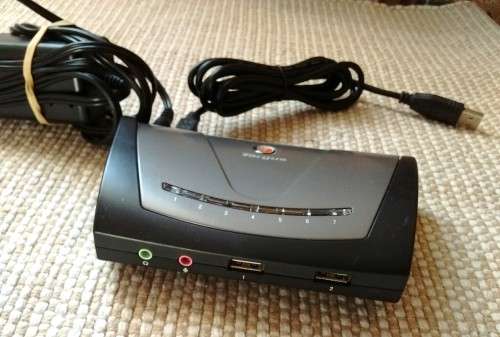 Targus ACH81EU Desktop 7 Port 2.0 USB Hub with audio pass- through