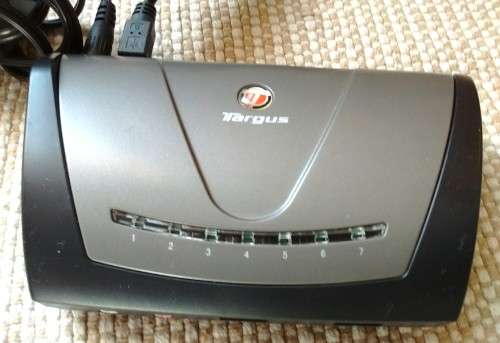 Targus ACH81EU Desktop 7 Port 2.0 USB Hub with audio pass- through