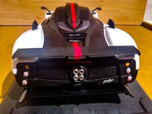 Pagani Zonda 5 Cinque White and Black 1/18 Diecast Model Car by Motormax