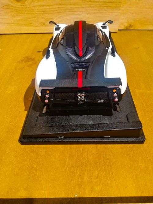 Pagani Zonda 5 Cinque White and Black 1/18 Diecast Model Car by Motormax