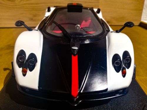 Pagani Zonda 5 Cinque White and Black 1/18 Diecast Model Car by Motormax