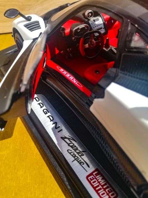 Pagani Zonda 5 Cinque White and Black 1/18 Diecast Model Car by Motormax