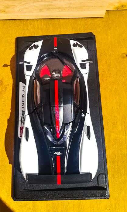 Pagani Zonda 5 Cinque White and Black 1/18 Diecast Model Car by Motormax