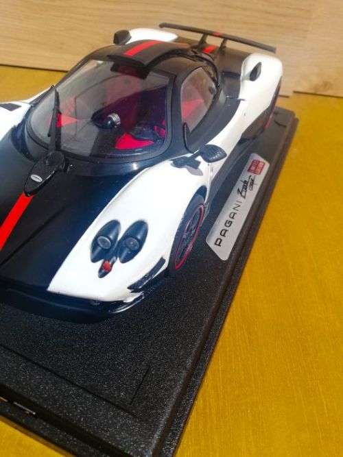 Pagani Zonda 5 Cinque White and Black 1/18 Diecast Model Car by Motormax