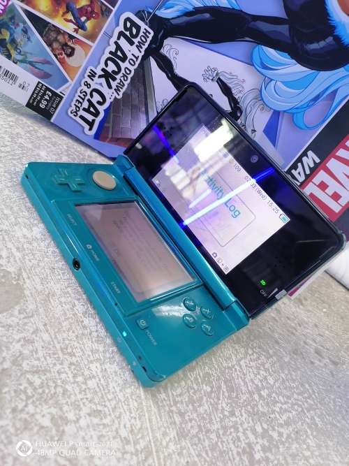 Nintendo 3DS -  excellent Condition - Comes with Ben10 Pouch and charger