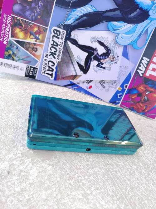 Nintendo 3DS -  excellent Condition - Comes with Ben10 Pouch and charger