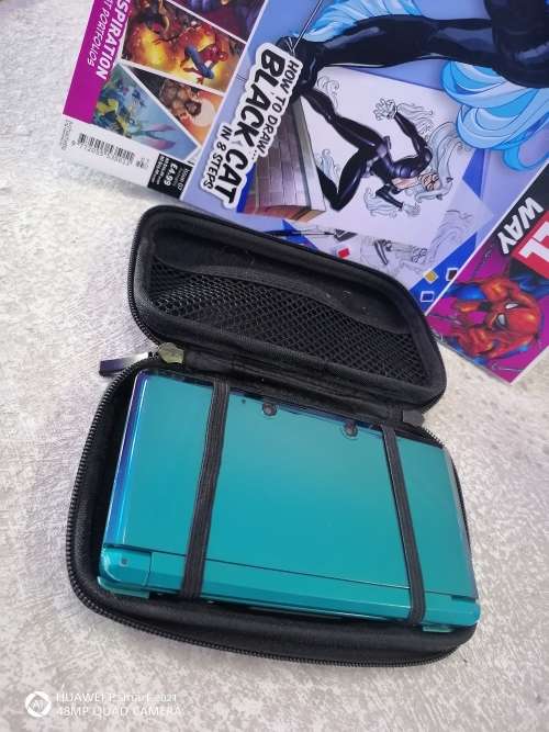 Nintendo 3DS -  excellent Condition - Comes with Ben10 Pouch and charger