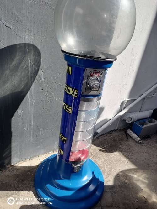 Large Gumball Machine -  Real money maker- R2 coin operated - Excellent Condition- Read Desceiption