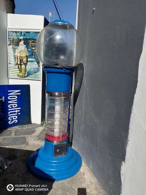 Large Gumball Machine -  Real money maker- R2 coin operated - Excellent Condition- Read Desceiption