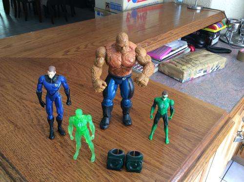 2 Fantastic 4 + 2 Green lantern figurines