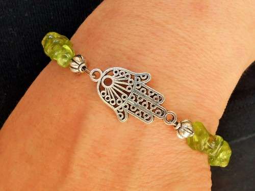 HAMSA BRACELET WITH PERIDOT