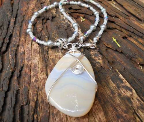 BUTTER JADE NECKLACE