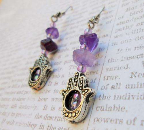 HAMSA HAND EARRINGS WITH AMETHYST