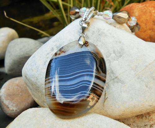 SARDONYX NECKLACE AND EARRINGS