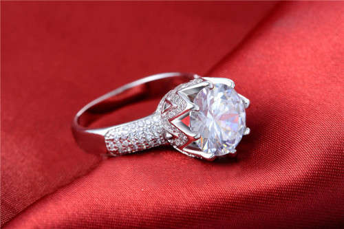 Stunning Swiss Stimulated Diamond Ring 925 stamped Designer Solitare....Size 7,8,9