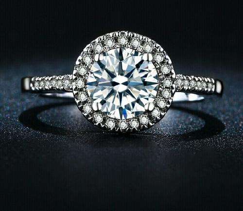 Stunning 925 white gold filled luxurious ring size 7