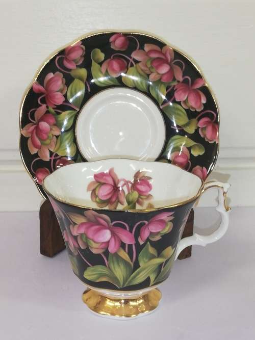 Royal Albert - Provincial Flowers - Pitcher Plant Duo