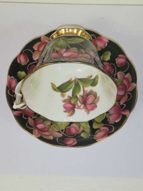 Royal Albert - Provincial Flowers - Pitcher Plant Duo