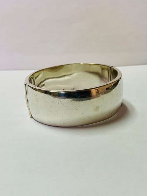 Beautiful Sterling Silver Victorian Style cuff with safety chain