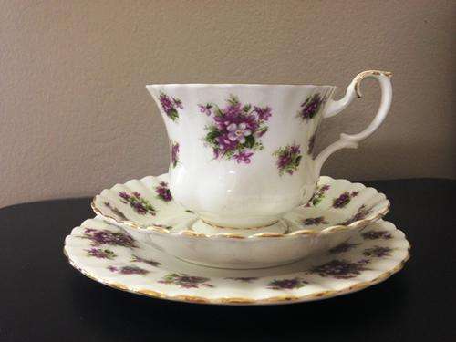 Royal Albert Trio - Sweet Violets