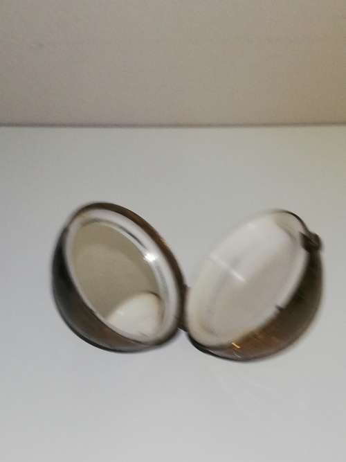 Pygmalion Globe Powder Compact