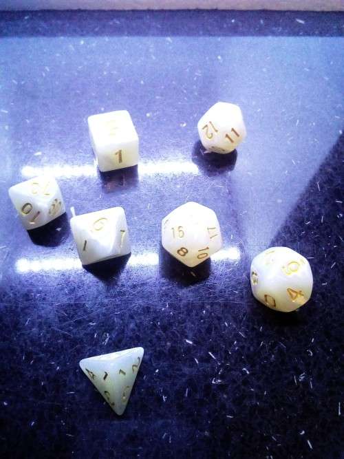 White (Gold Numbers) D&D Dungeons and Dragons 7pc Dice Set