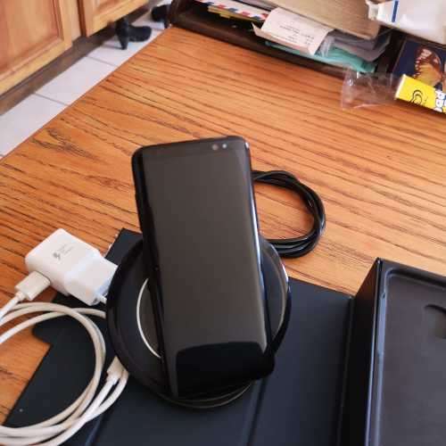 Samsung S8 Smartphone with Wireless Charger