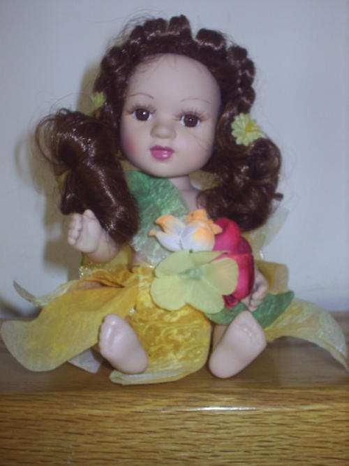 MED SIZE PORCELAIN DOLL