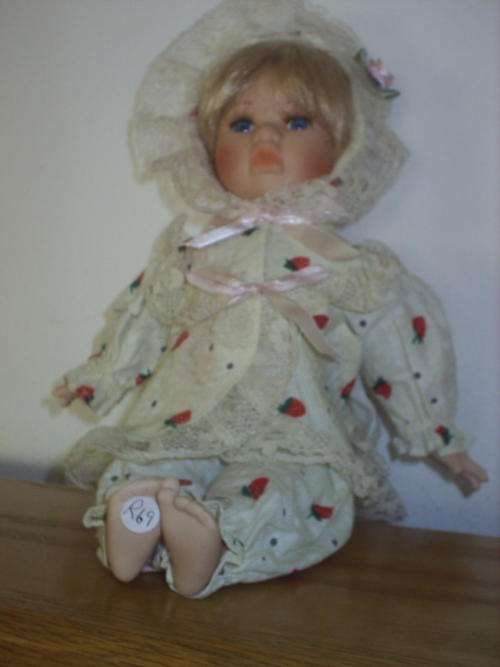 PORCELAIN DOLL MED SIZE