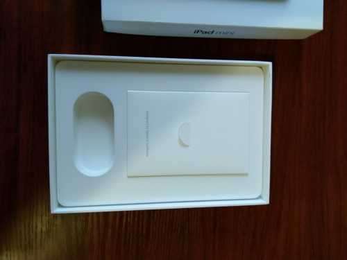 Apple iPad Mini 1 (16GB, Wifi + Cellular, Black)