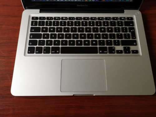 Apple MacBook Pro 13" (500GB, 4GB RAM)