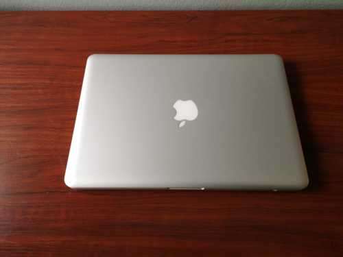 Apple MacBook Pro 13" (500GB, 4GB RAM)