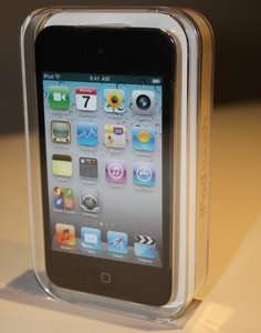 NEW Apple iPod touch 4th Generation 8 GB black Factory SEALED