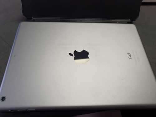 Apple iPad Air 32GB Wifi with Keyboard