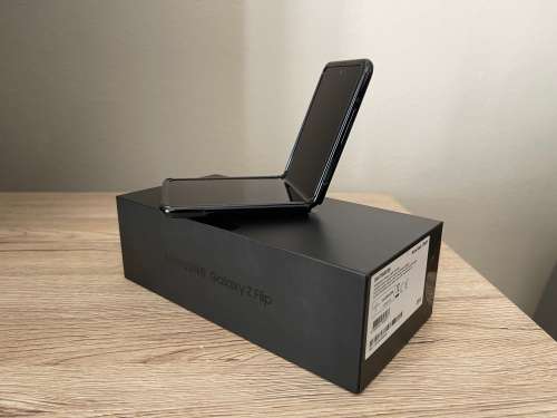 Samsung Galaxy Z Flip | 256GB | Mirror Black | 12 Month Warranty | Quick Delivery