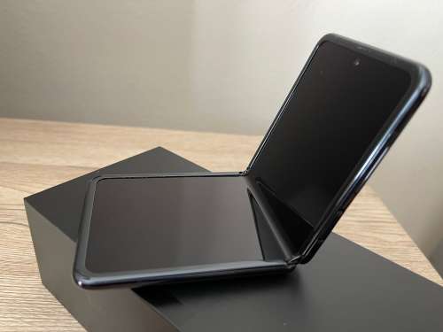 Samsung Galaxy Z Flip | 256GB | Mirror Black | 12 Month Warranty | Quick Delivery