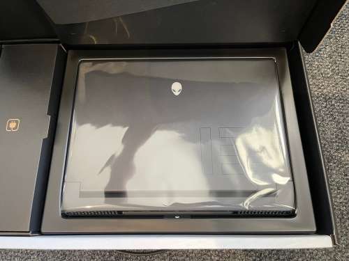 Alienware M15 R6 | Core i7-11800H | 15.6 QHD 240Hz | RTX 3060 6GB | 16GB RAM | 512GB SSD